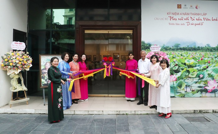 Khai mạc triển lãm ảnh "Di sản quanh ta"