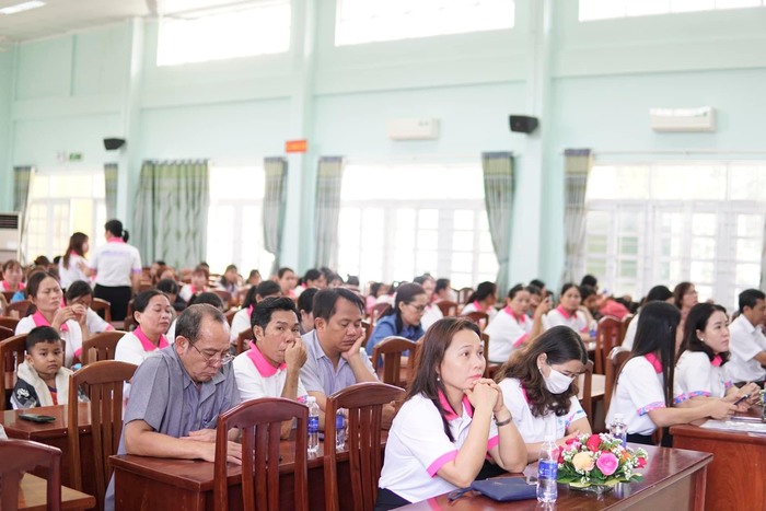 Vân Canh: “Chấm dứt bạo lực, vun đắp yêu thương”, chăm lo cho phụ nữ và trẻ em dân tộc thiểu số- Ảnh 1.