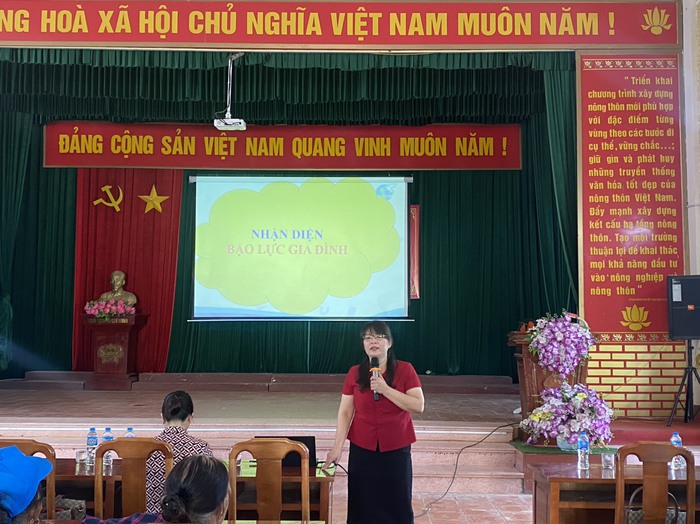 Hội LHPN huyện Lạng Giang, Bắc Giang: Tổ chức tọa đàm phòng, chống bạo lực gia đình và xâm hại trẻ em- Ảnh 1.