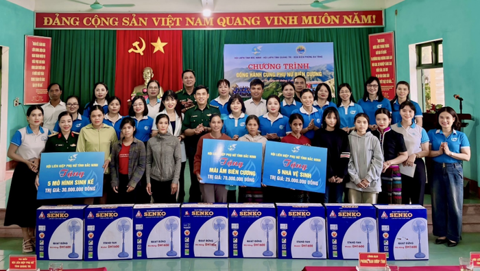 Hội LHPN tỉnh Bắc Ninh thăm, tặng quà phụ nữ biên cương tỉnh Quảng Trị- Ảnh 1.