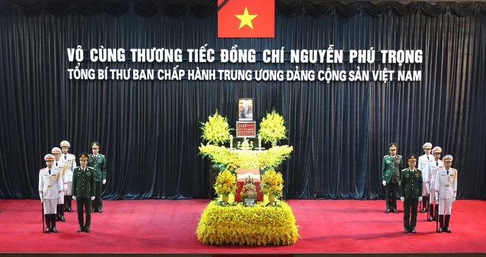 Người dân bái vọng, tiếc thương Tổng Bí thư Nguyễn Phú Trọng- Ảnh 1.