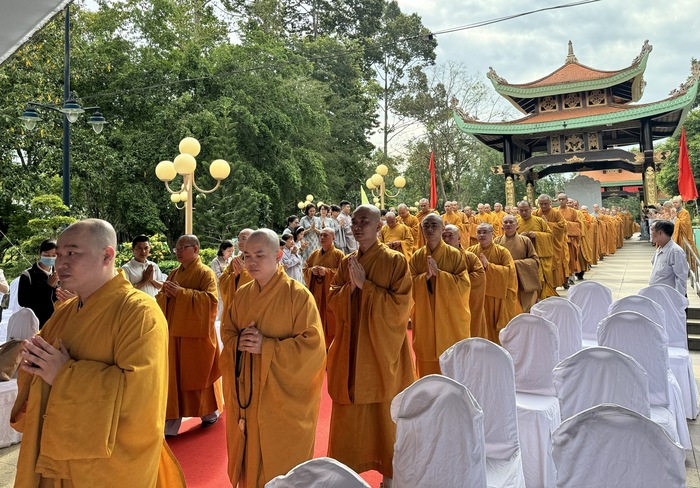 Đoàn lãnh đạo TPHCM tưởng niệm các anh hùng liệt sĩ tại Đền Bến Dược- Ảnh 2.