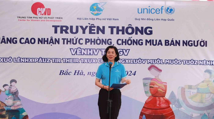 Trung ương Hội LHPN Việt Nam truyền thông phòng, chống mua bán người tại phiên chợ vùng cao Bắc Hà - Lào Cai- Ảnh 1.