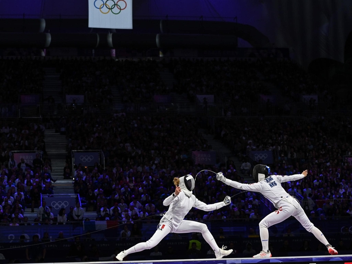 Nữ tiến sĩ luật giành Huy chương vàng đấu kiếm tại Olympic Paris- Ảnh 2.