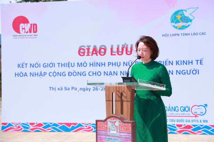 Giao lưu kết nối, giới thiệu mô hình sinh kế hòa nhập cộng đồng cho nạn nhân mua bán người tại Lào Cai - Ảnh 1.