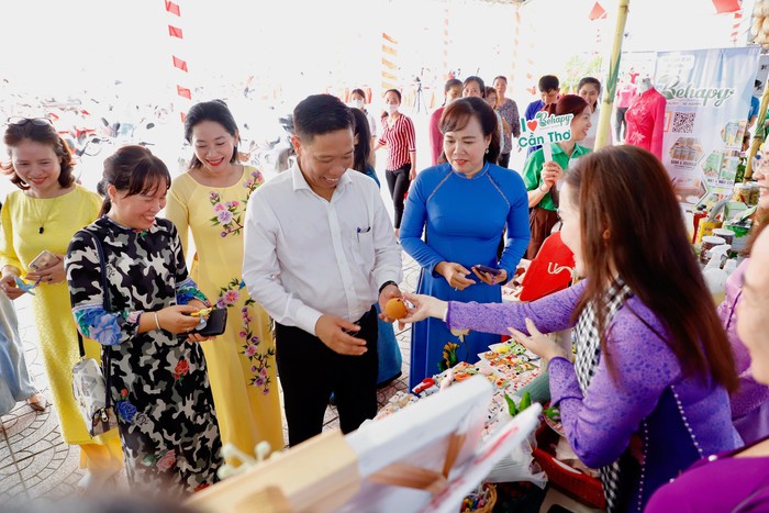 Cần Thơ: Giao lưu kết nối, giới thiệu mô hình sinh kế hòa nhập cộng đồng cho nạn nhân mua bán người- Ảnh 2.