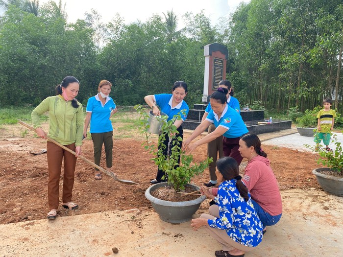 Chung tay xây dựng Nông thôn mới, các cấp Hội phụ nữ tỉnh Bình Định tạo nhiều giá trị sống cho hội viên, phụ nữ- Ảnh 1.