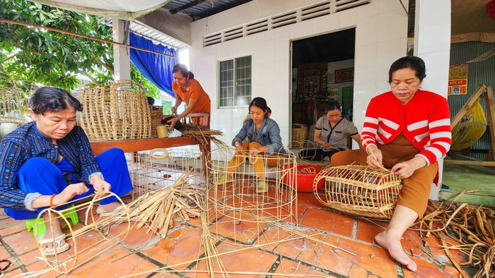 Người có uy tín góp phần thúc đẩy bình đẳng giới ở vùng Đồng bằng sông Cửu Long- Ảnh 2.