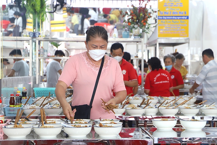 "Bếp cơm nghĩa tình" ở Bình Dương- Ảnh 3.