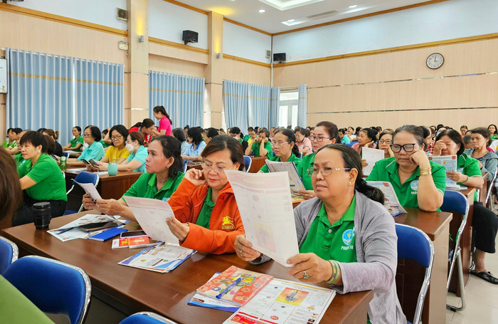 TPHCM: "Trao tia nắng ấm" tiếp thêm động lực cho phụ nữ hoàn lương và trẻ em vượt khó học giỏi- Ảnh 1.