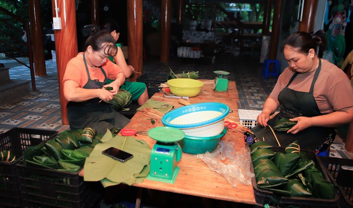 Hà Giang: Đỏ lửa luộc 3.000 bánh chưng gù/ngày phục vụ mùa Vu lan báo hiếu- Ảnh 6.