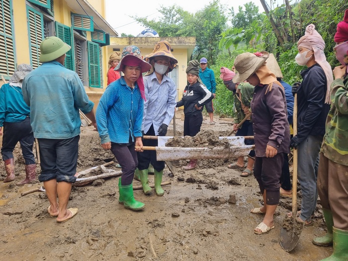 Cầu treo bị cuốn trôi, hàng trăm học sinh ở Sơn La có nguy cơ lỡ ngày khai giảng- Ảnh 2.