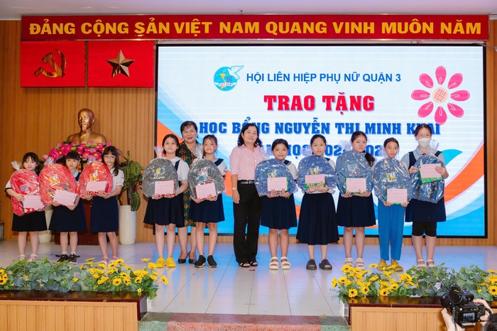 Hội LHPN quận 3 tiếp sức cho học sinh khó khăn trước thềm năm học mới- Ảnh 2.