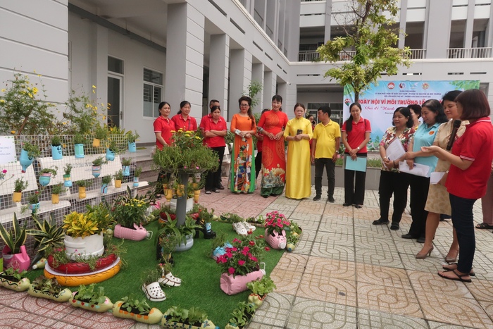 Phú Nhuận (TPHCM): Truyền cảm hứng bảo vệ môi trường bằng sản phẩm tái chế - Ảnh 1.