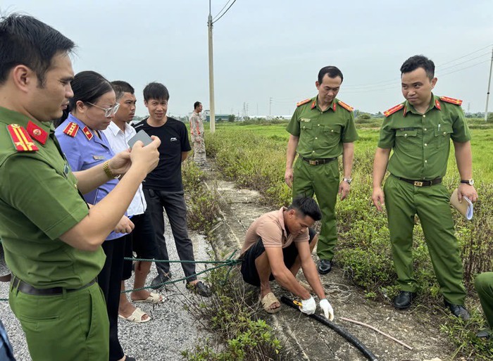 Bắt nhóm cắt trộm dây cáp điện ngầm khu dân cư để bán phế liệu thu hơn 1 tỷ đồng- Ảnh 1.