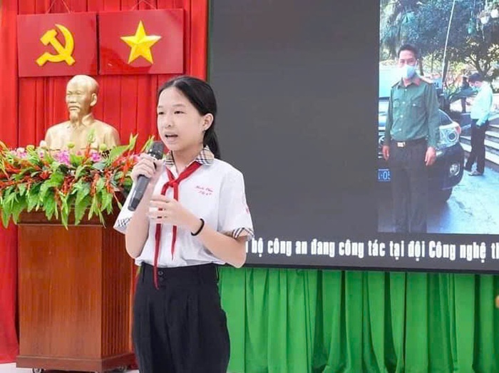 Bình Phước: Trao giải thi viết, vẽ và thuyết trình “Con yêu bố mẹ - chiến sĩ Công an” bằng song ngữ Anh - Việt - Ảnh 2.