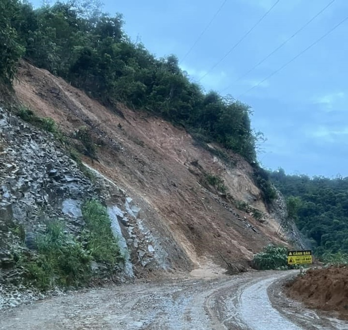 Hà Giang: 1 phụ nữ tử vong và 2 người bị thương do mưa lũ, sạt lở đất đá- Ảnh 2.