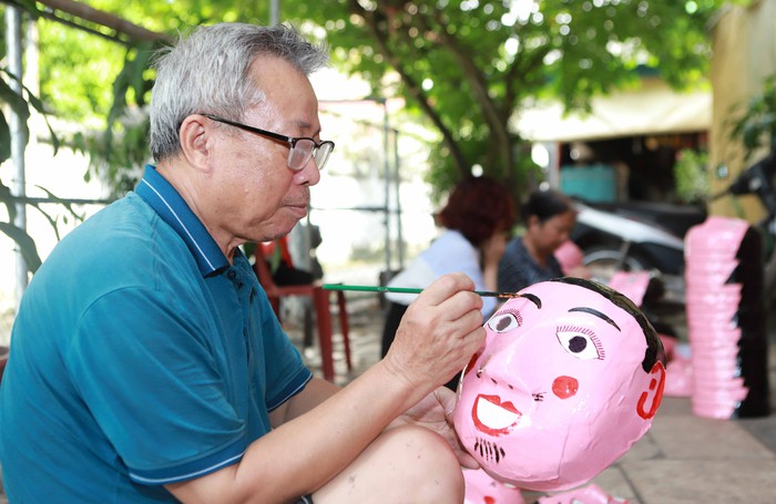 Làng làm đồ chơi Trung thu truyền thống "vào mùa" rộn ràng- Ảnh 2.