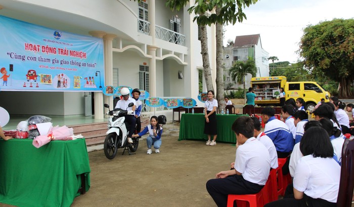 Hội LHPN Đắk Lắk tổ chức Ngày hội Văn hóa giao thông năm 2024- Ảnh 2.