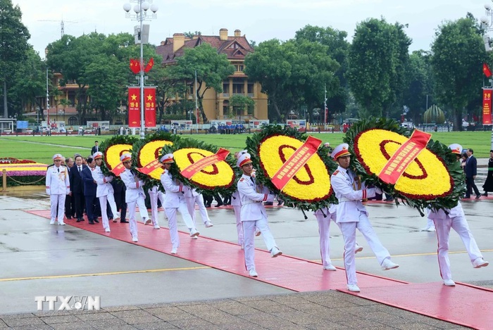 Lãnh đạo Đảng, Nhà nước vào Lăng viếng Chủ tịch Hồ Chí Minh nhân dịp Quốc khánh- Ảnh 1.