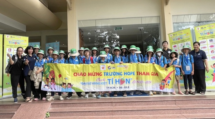 100 học sinh hoàn cảnh khó khăn, nỗ lực học tập cùng tham gia trại hè- Ảnh 2.