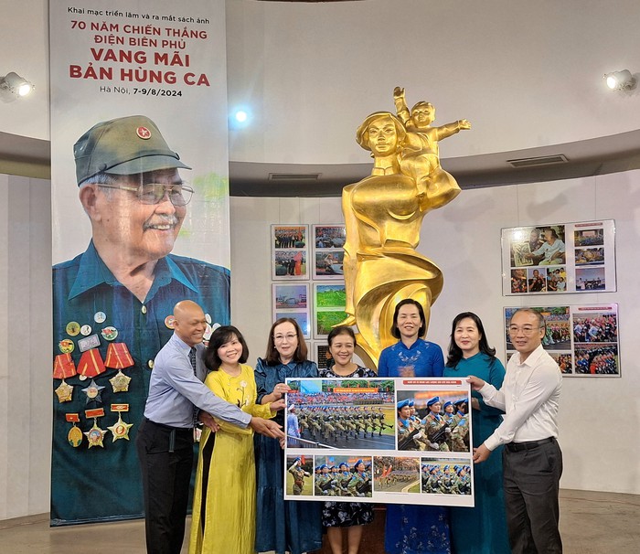 Triển lãm và ra mắt sách ảnh “70 năm Chiến thắng Điện Biên Phủ - vang mãi bản hùng ca” tại Hà Nội- Ảnh 1.