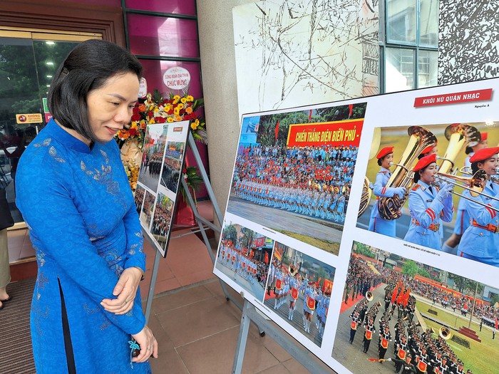 Triển lãm và ra mắt sách ảnh “70 năm Chiến thắng Điện Biên Phủ - vang mãi bản hùng ca” tại Hà Nội- Ảnh 4.