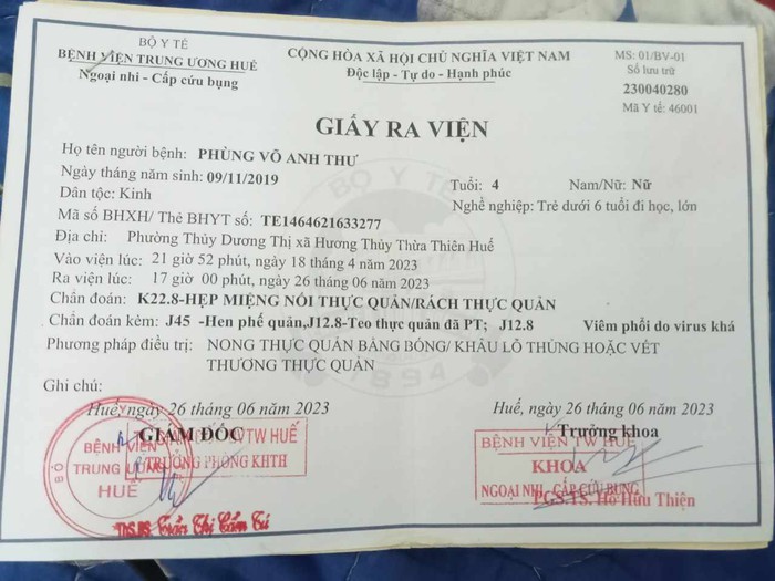 Ánh mắt cầu cứu của bé gái 5 tuổi dị tật bẩm sinh, bị cha chối bỏ từ khi còn trong bụng mẹ- Ảnh 2. Ánh mắt cầu cứu của bé gái 5 tuổi dị tật bẩm sinh, bị cha chối bỏ từ khi còn trong bụng mẹ- Ảnh 2.