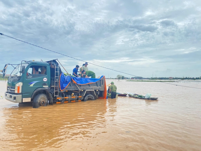 Phụ nữ Công an Hải Dương: Hỗ trợ người dân tiêu thụ rau củ, hoa màu bị ảnh hưởng do bão- Ảnh 3.