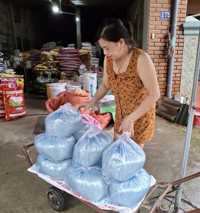 Tuyên Quang: Phụ nữ hỗ trợ, cấp phát thực phẩm cho gia đình bị chia cắt bởi bão lũ- Ảnh 6.