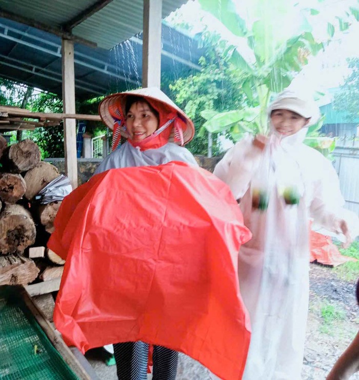 Tuyên Quang: Phụ nữ hỗ trợ, cấp phát thực phẩm cho gia đình bị chia cắt bởi bão lũ- Ảnh 5.