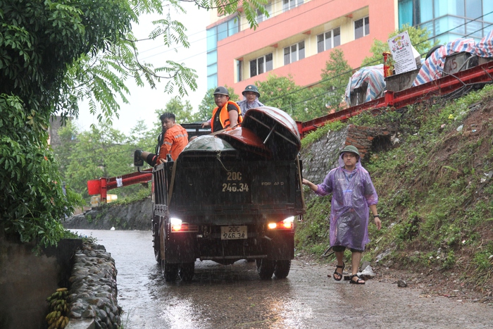 Người Thái Nguyên trong cơn lũ lịch sử- Ảnh 13.