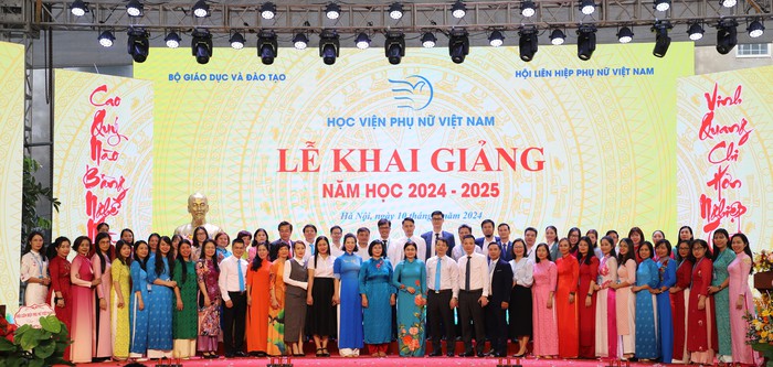 Hơn 1.800 tân sinh viên Học viện Phụ nữ Việt Nam bước vào năm học mới- Ảnh 5.