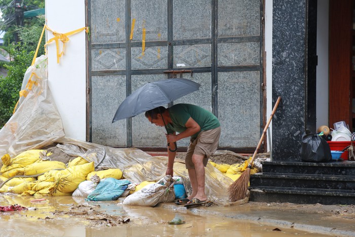 Nước lũ rút nhanh, người dân ở thành phố Thái Nguyên bắt đầu trở về nhà- Ảnh 2.