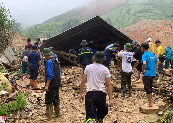 Bắc Hà, Lào Cai: Công tác cứu hộ nạn nhân sạt lở đất gặp nhiều khó khăn
- Ảnh 1.