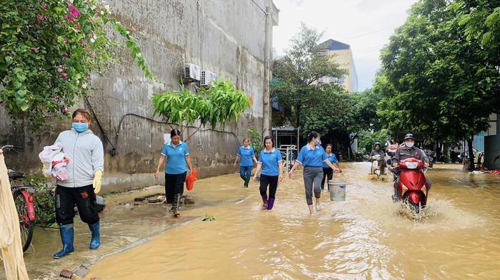 Thái Nguyên: Hội viên phụ nữ chung tay khắc phục hậu quả ngập lụt- Ảnh 5.