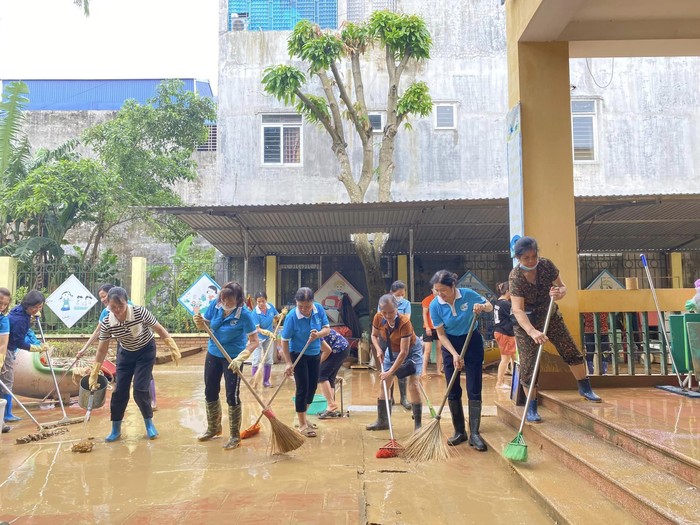 Thái Nguyên: Hội viên phụ nữ chung tay khắc phục hậu quả ngập lụt- Ảnh 10.