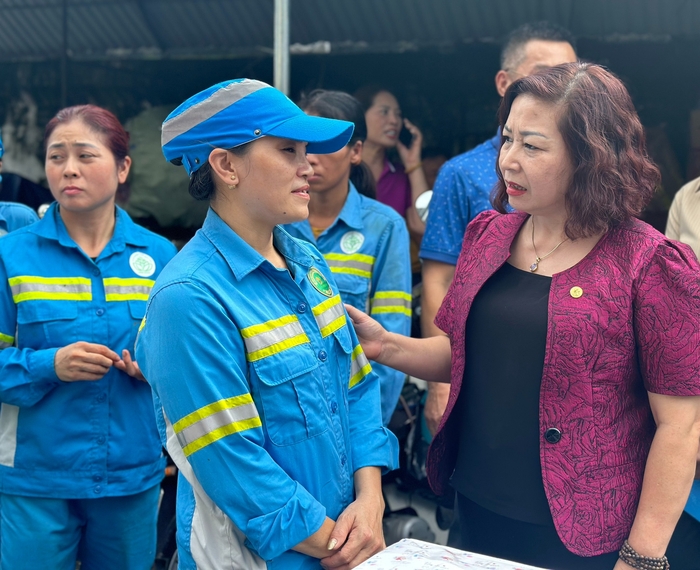 Hội LHPN Hà Nội phát động quyên góp ủng hộ khắc phục hậu quả bão số 3- Ảnh 1.