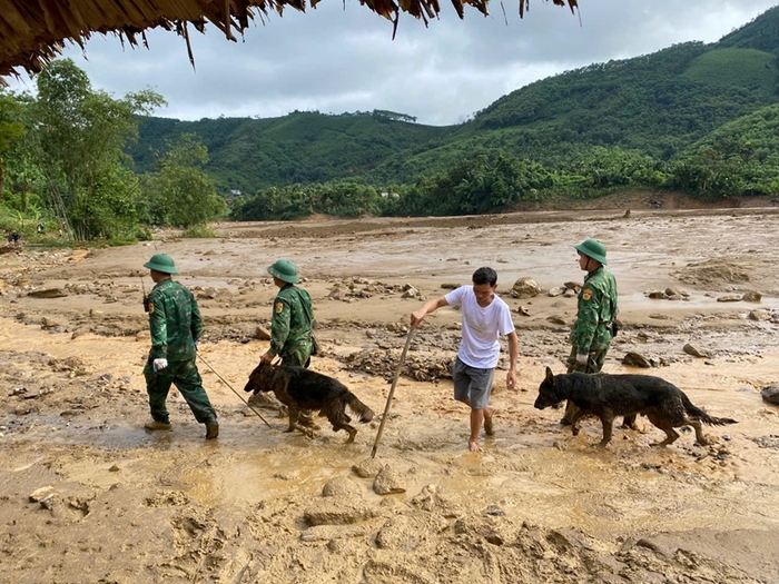 Vụ lũ quét, sạt lở vùi lấp thôn Làng Nủ ở Lào Cai: 8 người trong danh sách mất tích trở về- Ảnh 1.