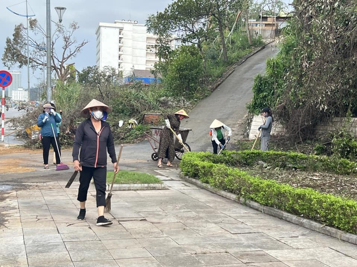 Quảng Ninh: Phụ nữ tích cực tham gia “Chiến dịch 7 ngày 7 đêm” khắc phục hậu quả sau bão số 3- Ảnh 5.