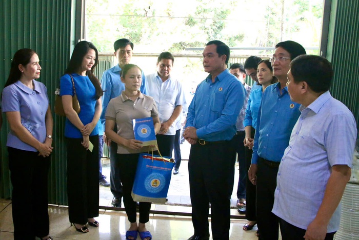 Chăm lo đoàn viên bị ảnh hưởng của bão số 3 bằng những việc làm thiết thực và kịp thời- Ảnh 2.