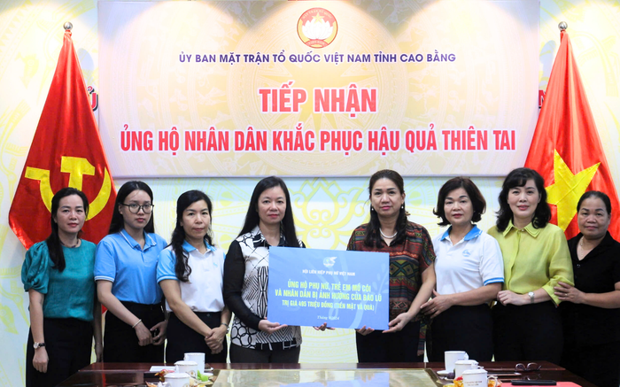 Đoàn công tác TƯ Hội LHPN Việt Nam thăm hỏi, hỗ trợ người dân vùng lũ Cao Bằng- Ảnh 1.