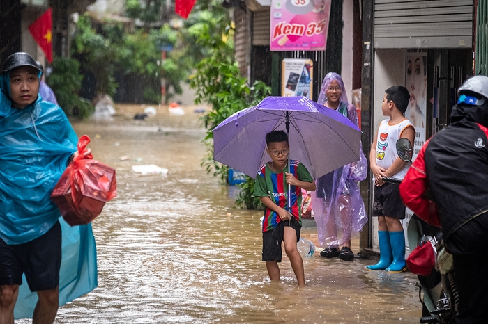 Gần 6 triệu trẻ em bị ảnh hưởng bởi lũ lụt và sạt lở đất sau khi cơn bão Yagi tàn phá Đông Nam Á - Ảnh 1.