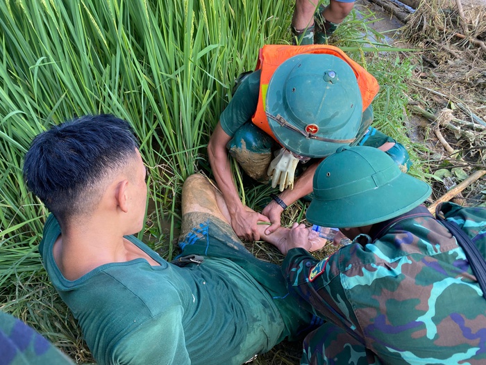 Trưởng thôn Làng Nủ: "Chừng nào chưa tìm được hết bà con tôi ngủ không yên"- Ảnh 2.