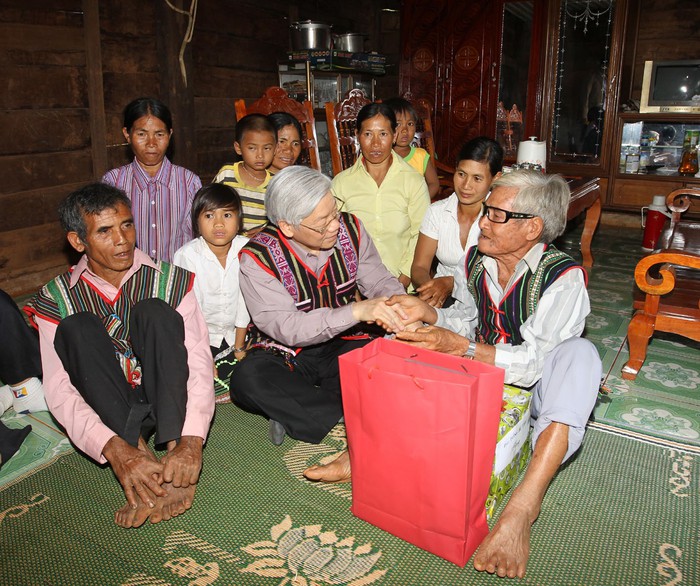 Cố Tổng Bí thư Nguyễn Phú Trọng - Vị lãnh đạo thuận lòng dân, trọn đời sống và làm theo tư tưởng, đạo đức Hồ Chí Minh (*)- Ảnh 5.