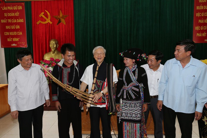 Cố Tổng Bí thư Nguyễn Phú Trọng - Vị lãnh đạo thuận lòng dân, trọn đời sống và làm theo tư tưởng, đạo đức Hồ Chí Minh (*)- Ảnh 3.