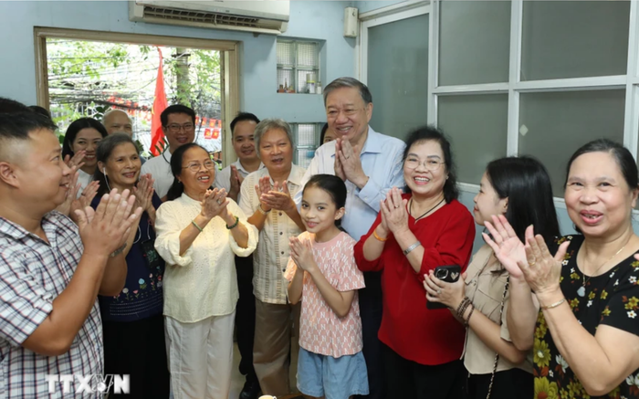 Tổng Bí thư, Chủ tịch nước Tô Lâm tri ân cố nhạc sĩ Văn Cao và cố họa sĩ Bùi Trang Chước- Ảnh 1.