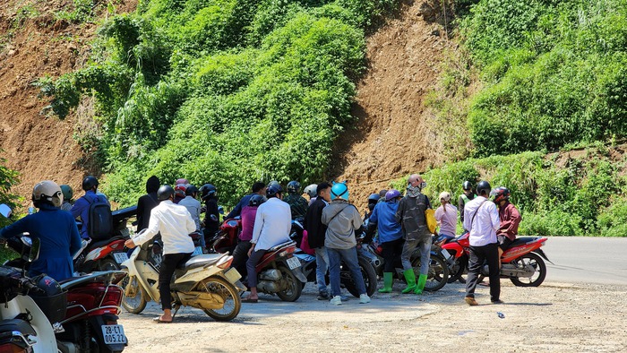 Hòa Bình: Người dân “khó chịu” với thời gian nổ mìn thi công dự án ở dốc Cun- Ảnh 2.