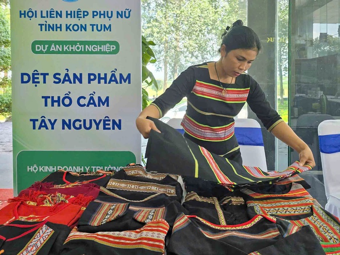 Sắc màu phụ nữ dân tộc thiểu số tham dự Cuộc thi "Phụ nữ khởi nghiệp sáng tạo và chuyển đổi xanh" miền Trung- Ảnh 6.