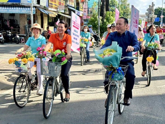 TPHCM: Hội LHPN quận 10 phát động “Tháng cùng Phụ nữ hành động”- Ảnh 2.